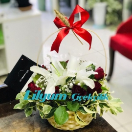  Samsun Çiçek Sepette Gül ve Lilyum Arajmanı