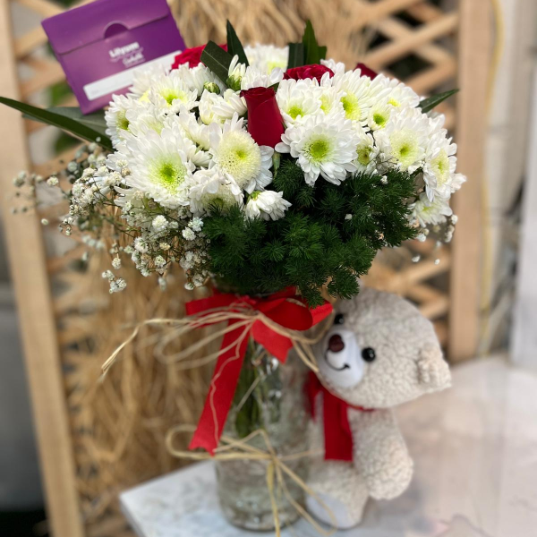  Samsun Çiçek Vazoda Ayıcıklı Papatya ve Güller